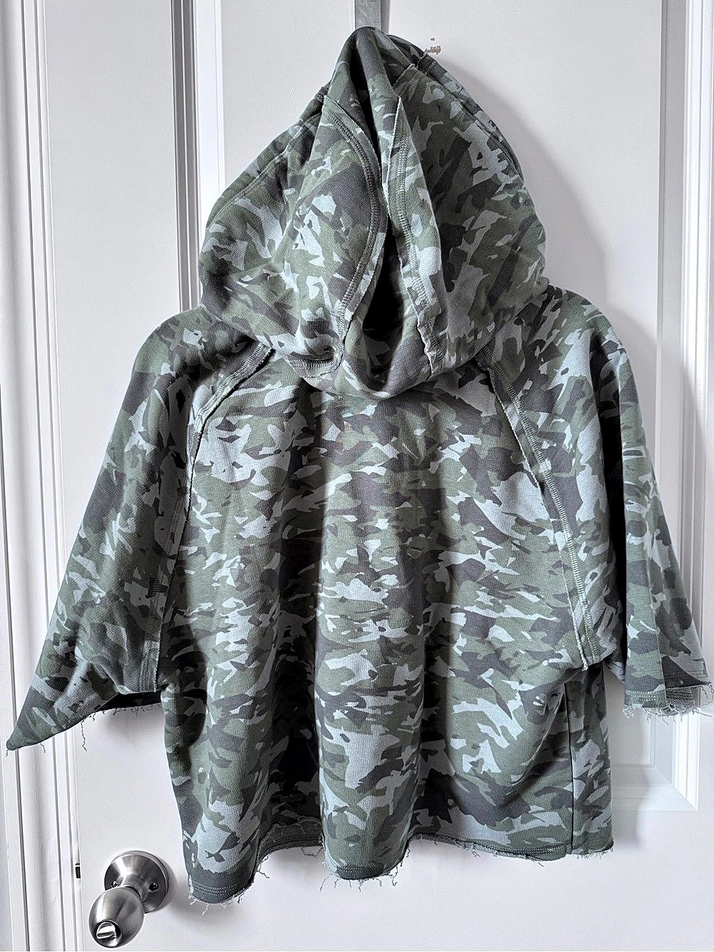 GYMSHARK Legacy Short Sleeve Crop Hoodie Camo Crop Hoodie Green Large NWT - Picture 5 of 5